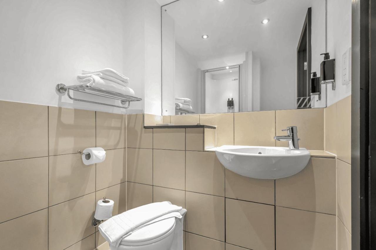 Roomzzz West 4* Leeds (West Yorkshire)