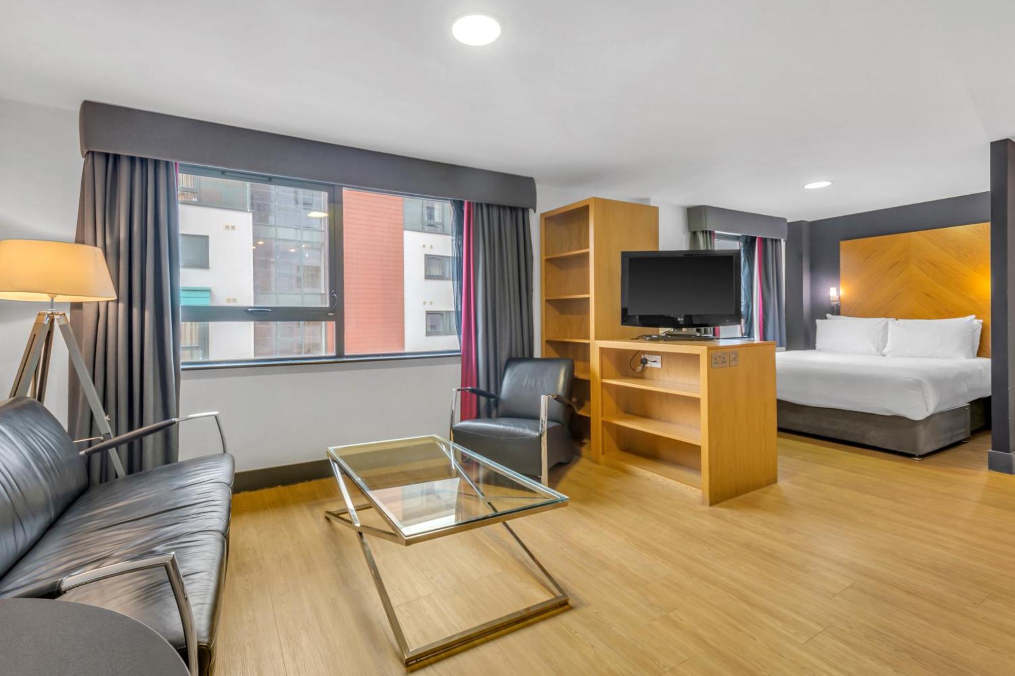Roomzzz West