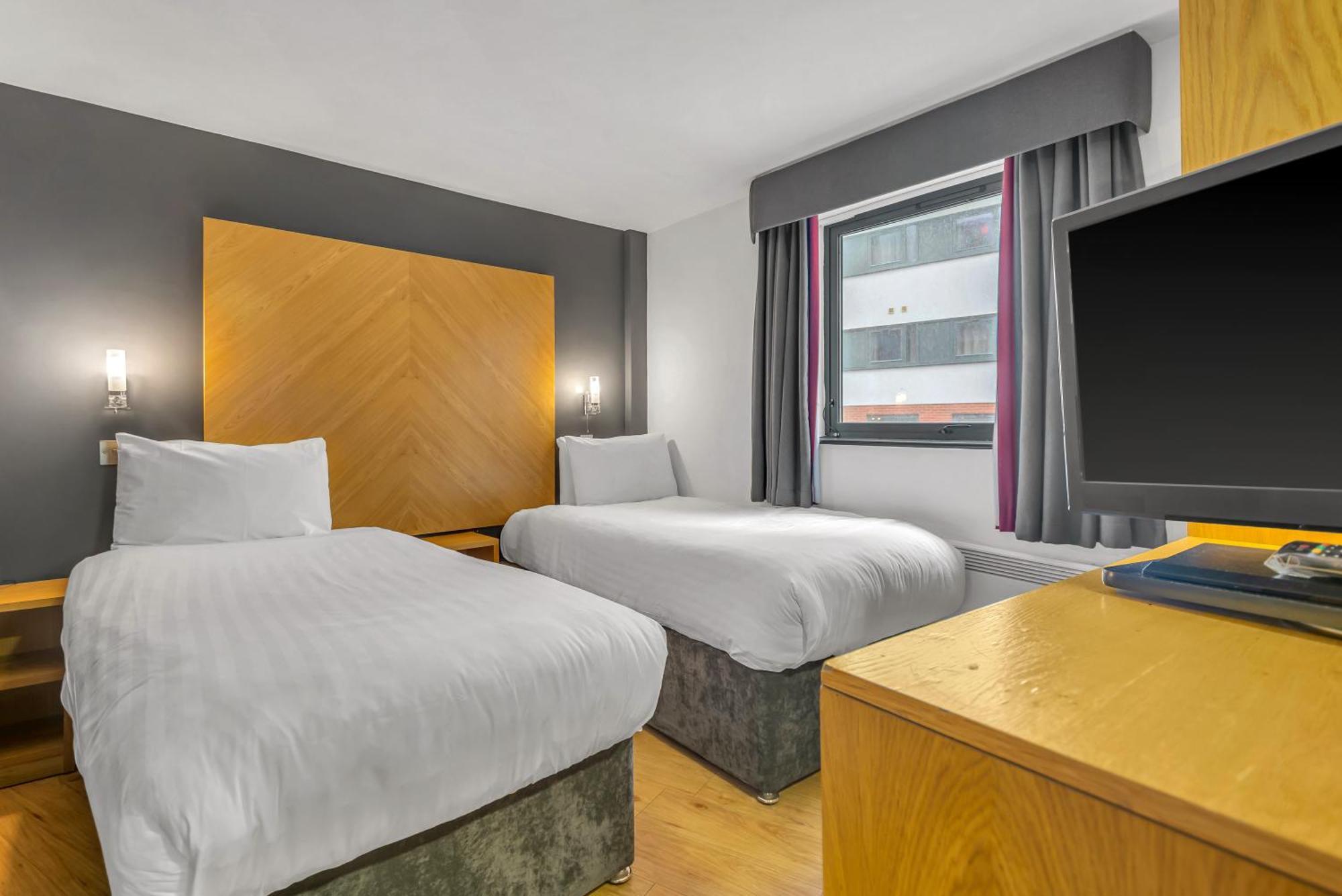 Roomzzz West Apartahotel Leeds (West Yorkshire)