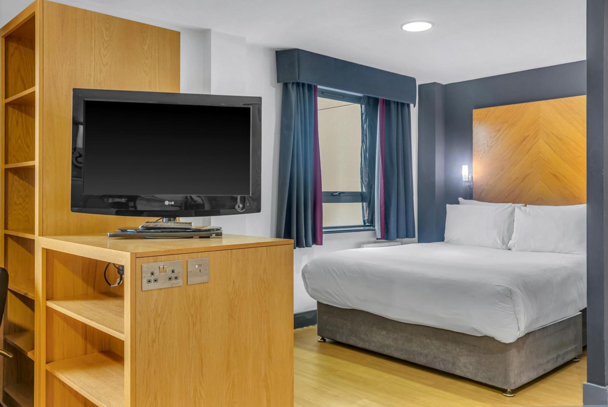 Roomzzz West