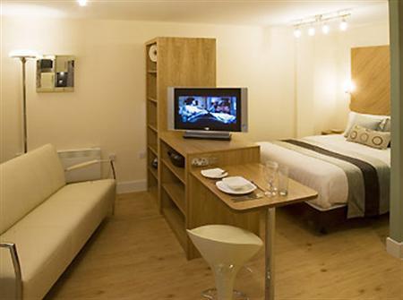 Roomzzz West
