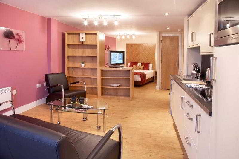 Roomzzz West Leeds (West Yorkshire)