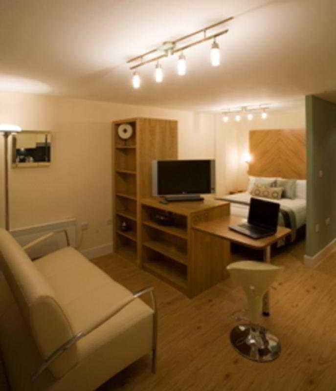 Roomzzz West