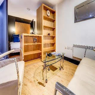 Roomzzz West Apartahotel 4*