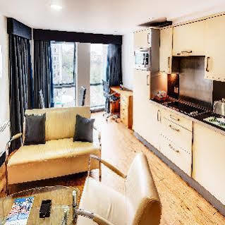 Roomzzz West Apartahotel Leeds (West Yorkshire)