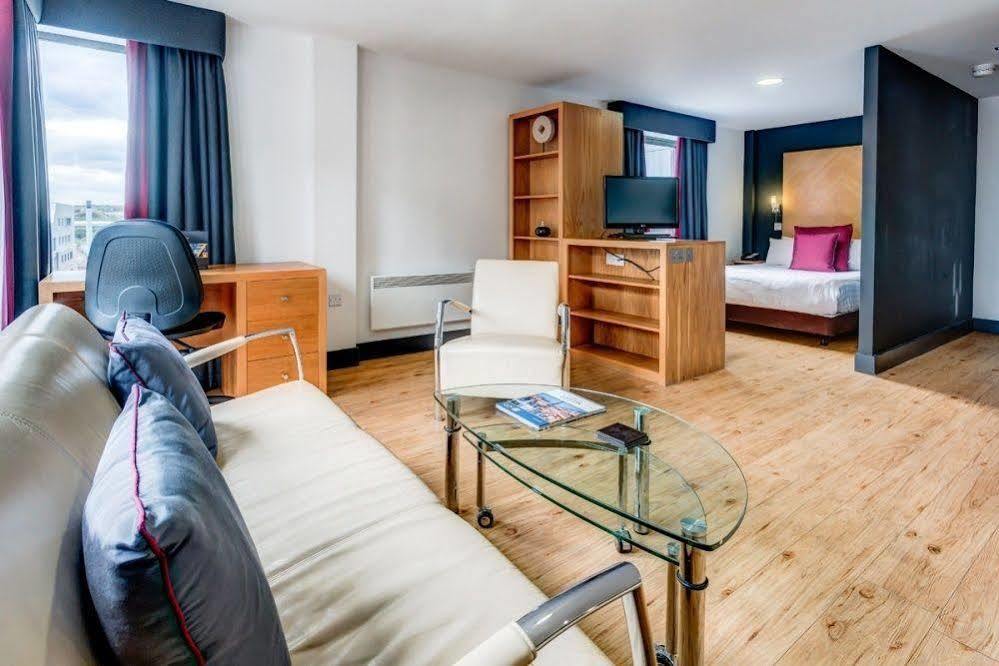 Roomzzz West Leeds (West Yorkshire)