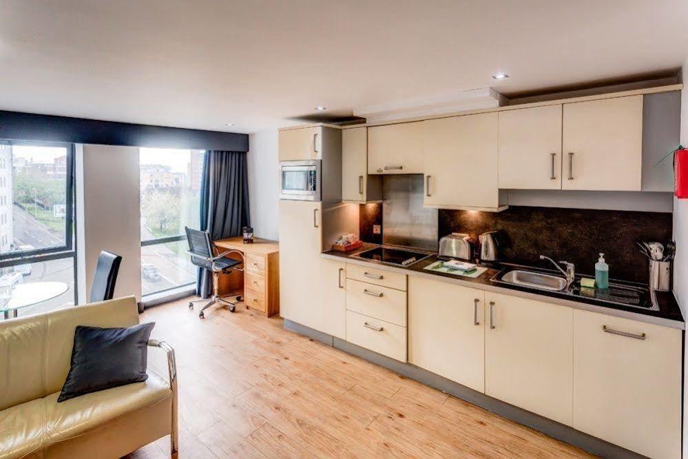 Roomzzz West Apartahotel Leeds (West Yorkshire)