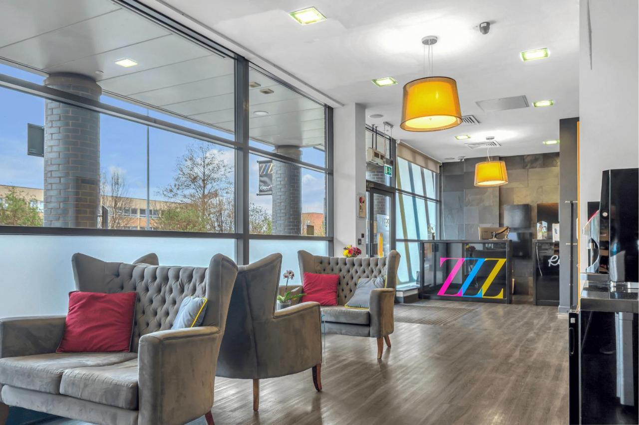 Aparthotel Roomzzz Leeds West 4*