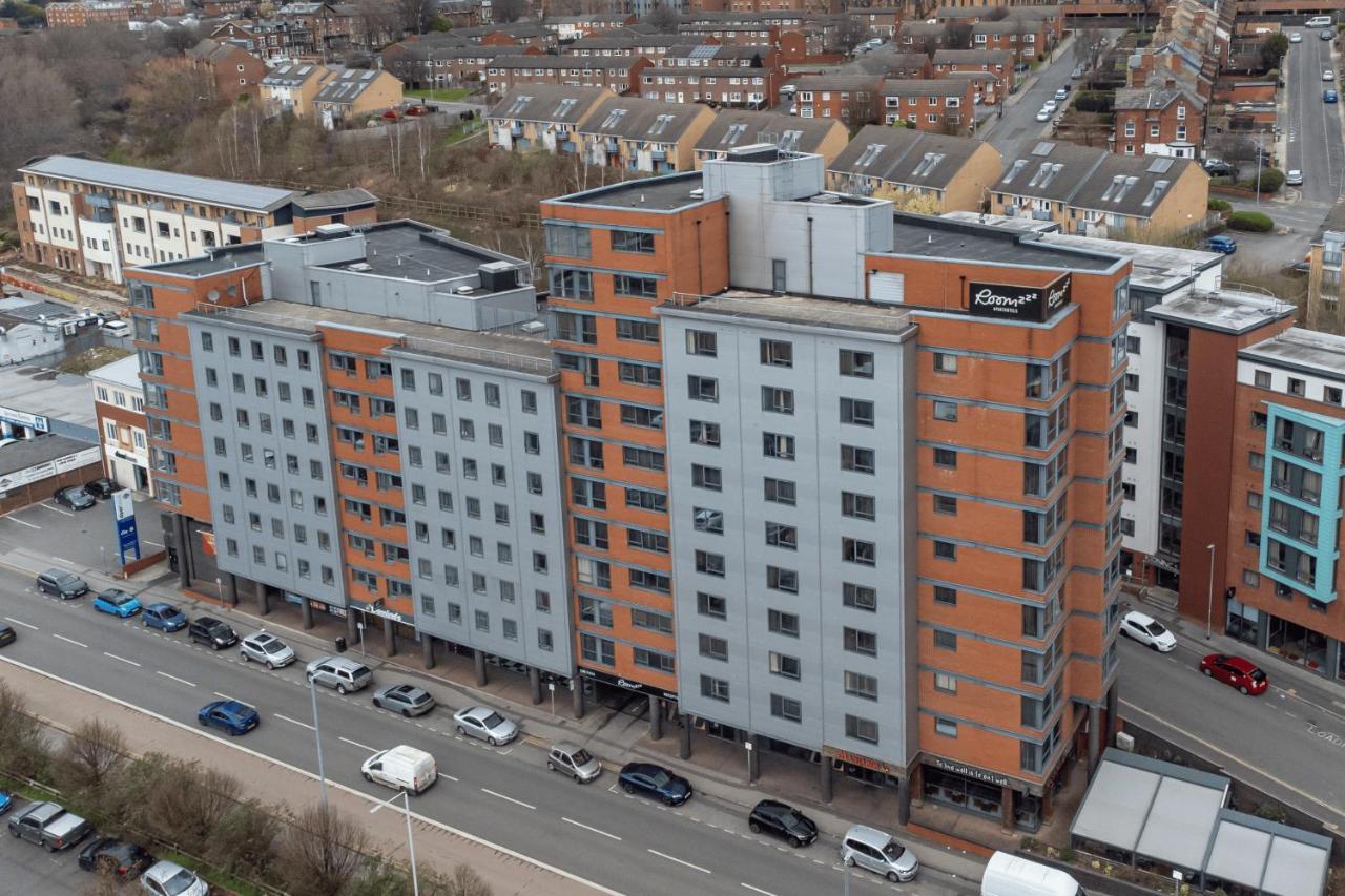 Roomzzz Leeds West 4*